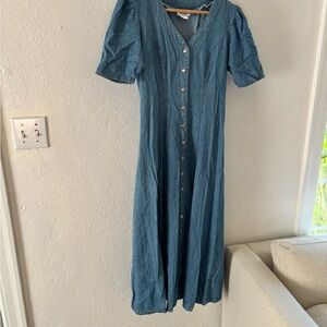 Chic Denim Button-Front Midi Dress